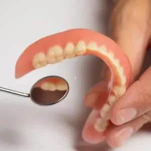 Etapas do tratamento com prótese dentária total ou parcial no Rio Vermelho